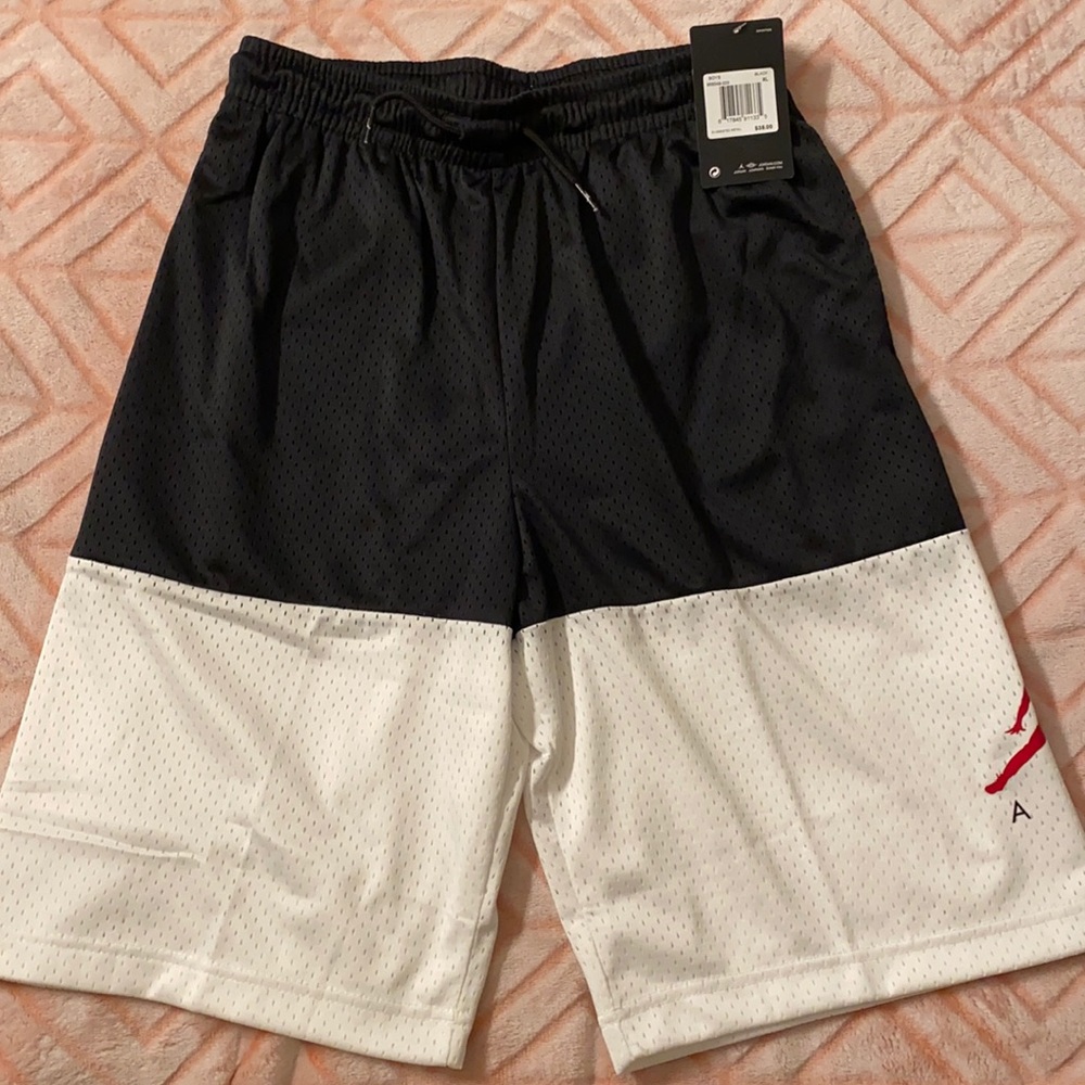 NWT Boys Jordan shorts sz XL